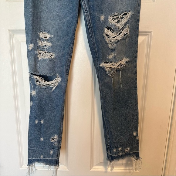 Abercrombie & Fitch Annie High Rise girlfriend distressed jean. - Picture 4 of 7